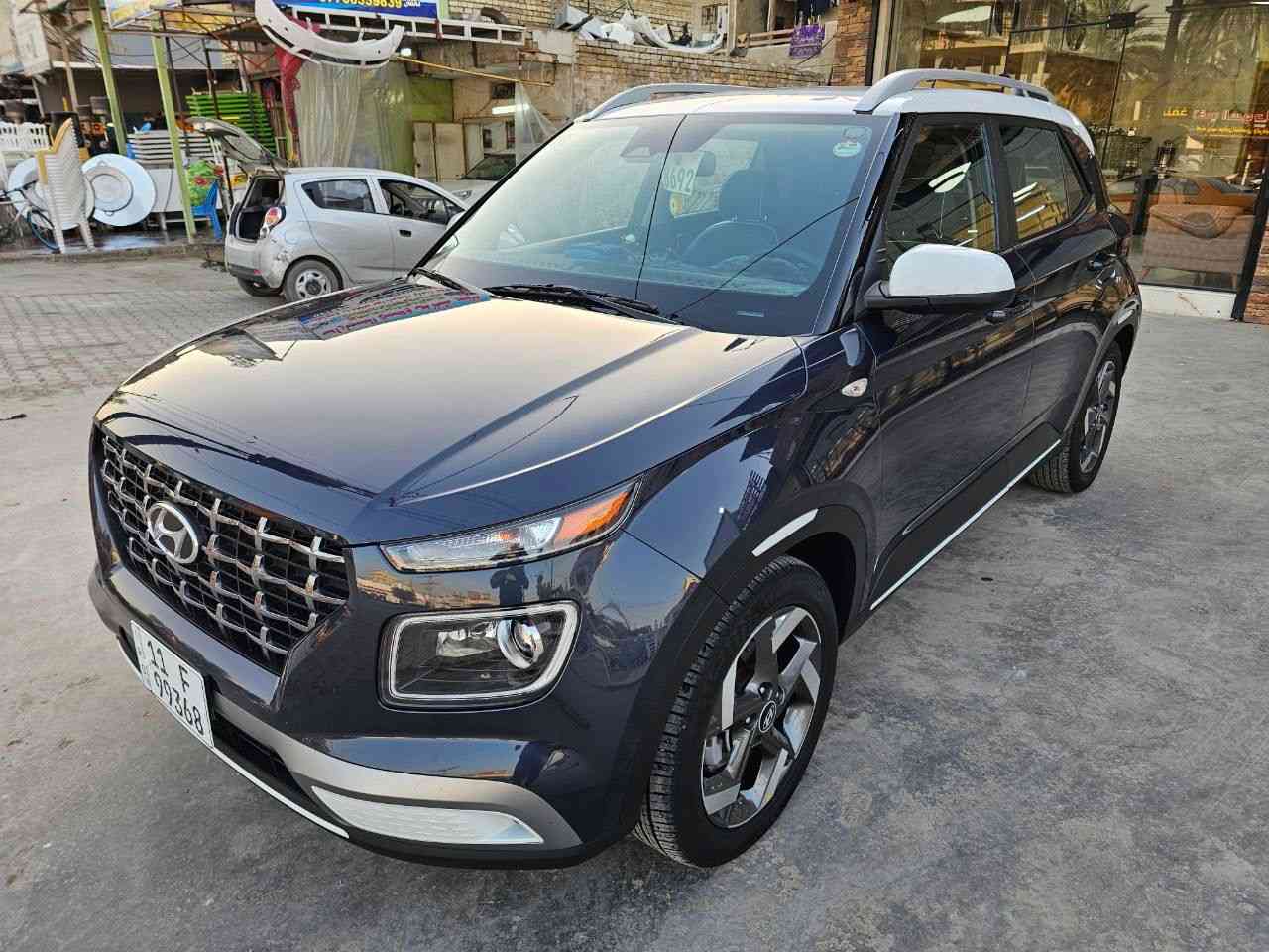 Hyundai venue 2024 limted 
 تو كلر  
سياره تجي لونين ابيض ونيلي
دواخل  نيلي +  بيجي + كشنات رصاصي
بصمة أبواب  
بصمة تشغيل 
تشغيل عن بعد 
شاشة كبيره نظام خرائط Gps 
شاشة تبريد منفصلة 
مود درايف ( sport -normal - snow)
ستيرن فول تحكمات
كشنات جلد و مخمل 
تدفئة كشنات 
شاشة عطلات 
ردار امامي خلفي وجوانب (نقط عمياء )
تحديد مسار 
مثبت سرعه 
نظام ترحيب 
لايتات عدسه زنون 
لايت اصفر جانبي يشتغل ويه الاشاره للمنعطفات
لايت لد 
بك لايت يجي لد مو عادي 
ويل 17 
محرك 1600 دوش دبل نوزل 
السياره حادثه  دعاميه خلفيه نفسها مشدوده بجمه كبس 
سياره ترايه زيرو
السعر 155 وبيه مجال 
للاتصال 
***********
العنوان 
بغداد حي القاهره
