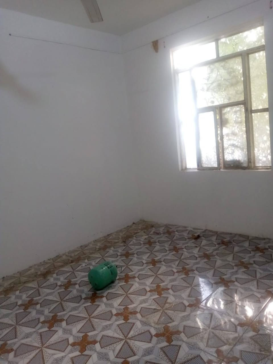 بيت زراعي سند 25 قرب سيطرت المصلخ غرفتين وبراني وصاله ومطبخ بنيان طابوك بنيان 2018 متوفر جميع الخدمات السعر 35 بيت جديد وحلو ومرتب واسع بيت فارغ.

للاستفسار اكثر اتصال 
***********
مكتب الايدي الذهبية
