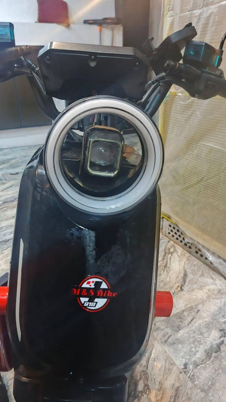 سلام عليكم دراجه شحن R11للبيع ضمان بطاريه جديده بلوتوث دبل إشارة بك سرعة 99حقيقه 70 زنود عالي وناصي مواصفات فول مو شراي ﻻيراسل سعر375وبي مجال الرقم ***********
