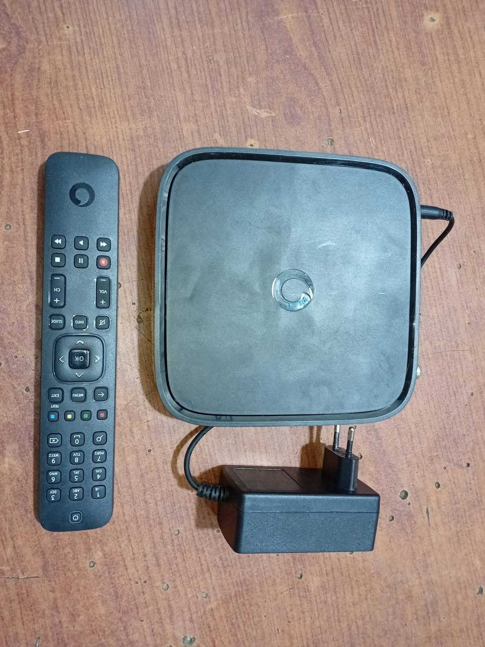 tv box فودافون 
جديد للبيع 
السعر 40
#الجميع


**إذا كنت صاحب هذا الإعلان وتريد حذفه لأي سبب، رجاءا أرسل رسالة إلى الدعم الفني**