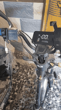 السلام علیکم بایسکل شحن للبيع بي 4 بطاريات بسعر 400وبي مجال مكاني حي العسكري العابد رقمي.  ***********
