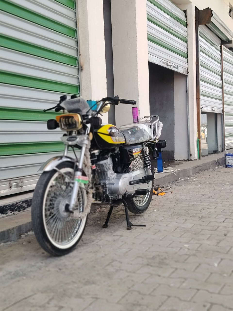 سلام عليكم دراجه تايكر للبيع موديل 25 كفاله عامه أوراق كمله محرك صبانه مامدوده عليه دراجه نقصهاا بس خيال تجي شغل وتطلع وين متريد فقط فقط شاشة محتركة مثل ماموضح بل صوره سعر 650 وبي مجال مكاني ديالى ناحية العظيم شراي يتصل على رقم *********** 🫡
