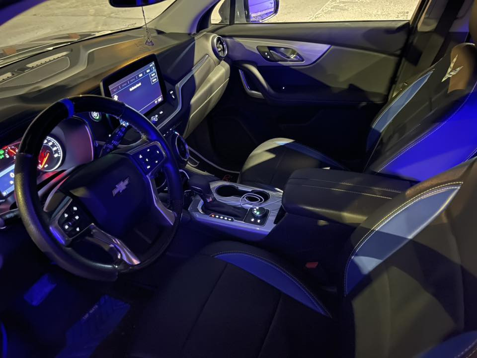 السلام عليكم
شوفير بلايزر 2023 محرك 2000 تيربو 

سبب البيع عندي ظرف طارئ
السيارة جديدة مرقمة ب اسمي ثاني يوم تحويل 
رقم اربيل 
حادثها مبين بلصور فقط هذا الحادث جاملغ مو بچم ولا حساسات 
السيارة ماشيه 42 كيلو
معروف مواصفاتها 
تشغيل عن بعد 
تحديد مسار 
تخم ويل اسود
كشنات جلد طبيعي
رادار  
تشغيل عن بعد
موجود سونار جديد 
السعر 224$ 
*********** واتساب 

مكان السيارة بغداد
