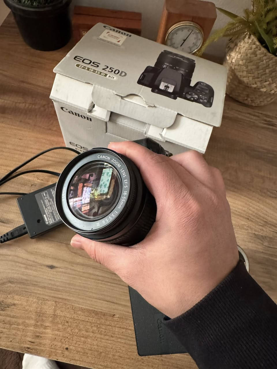 كامره كانون 250D وية الكت مالتها وياهم عدسه 50 ملم فتحه 1/8
الكامره شترها قليل كلش لان ممصورين بيها اصلاً 
السعر 450 الف
مكاني بغداد
(الحريه_غزاليه_جوادين)

***********
