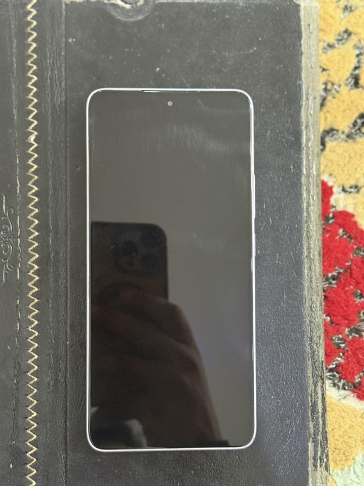 شاومي 14T جهازمكفول غراضه كامله ذاكره 256 رام 12+12 شاشه 144 هرتز سعره 375 وبيه مجال بسيط جداً 
***********
