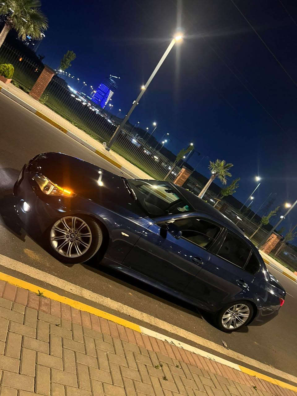 BMW 2004 نۆزل کورت مەکینە٥٢٥  ناو زەرد گوشین کارەبایی و هیتەرە  تەبرید سارد و گەرم گیر و مەکینە بەشەرت تەقەو رەقەی بەشەرت چاور تایە و ویلی نویی لەسەرە ویلی بیلادی بەس بۆنیتی سبوخە بی ژۆری *********** أربيل, العراق
