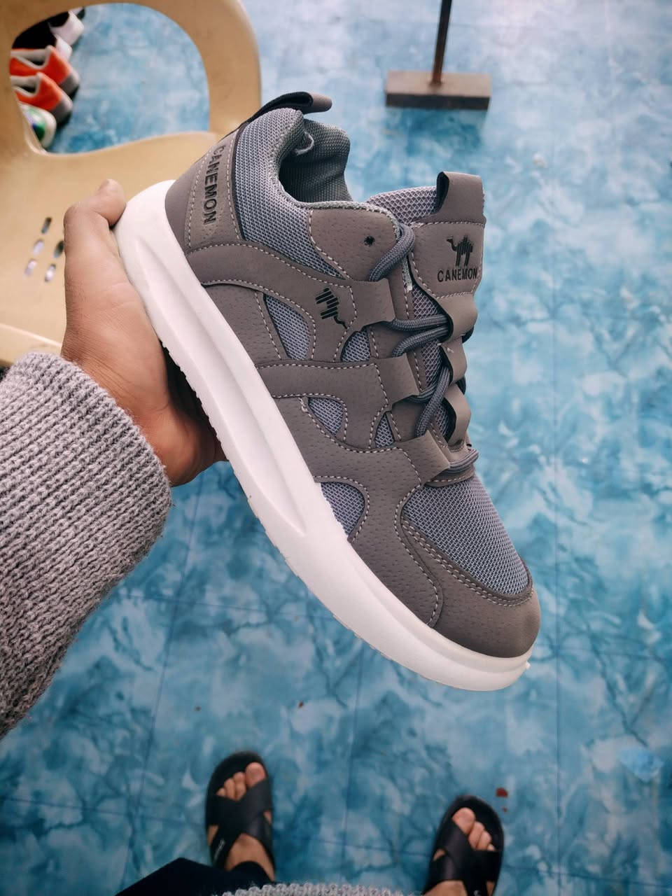 سلام عليكم عدي حذيه شلعه تقريب 33 زوج حذيه كله نضيفه ومابيه مضروب هاي كم قطعه منهن. و بسعر مناسب. ***********
