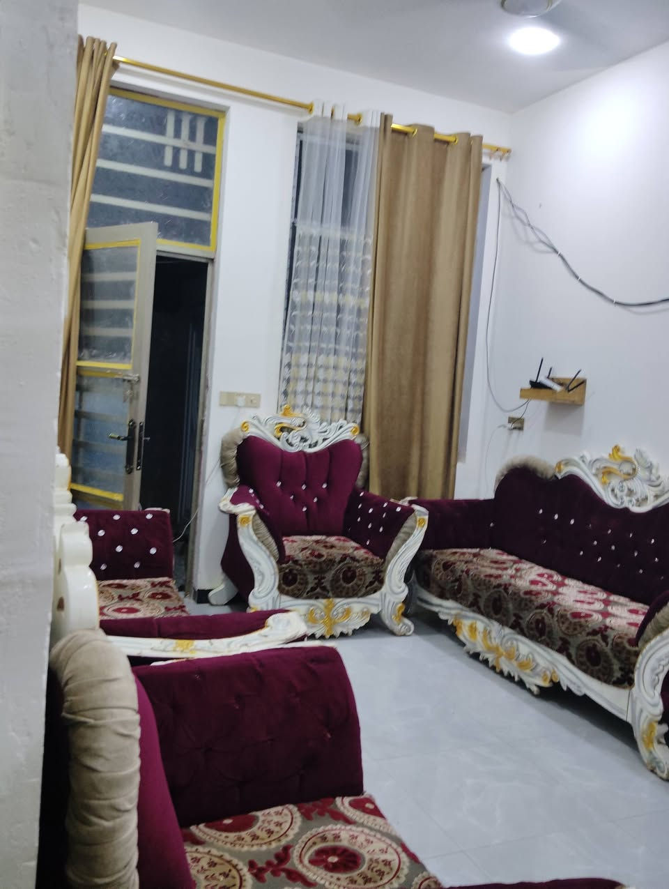 دار للبيع زراعي سند ٢٥مساحه العنوان سيف سعد مقابيل مستشفى الكفيل يبعد عن الشارع العام 100متر يتكون من غرفه وصاله ومطبخ على الكلدور وبيتونه وصحيات داخليه و خارجيه المساحه 100متر للاستفسار ***********
