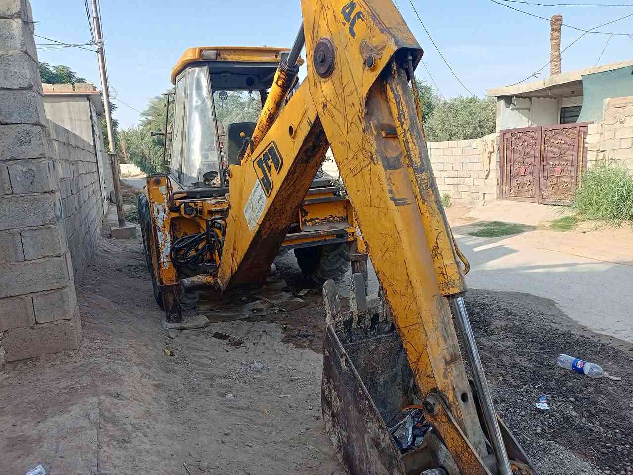 السلام عليكم
بيع مستعجل حفارة موديل ١٩٩٨
بدون مكاني ديالى الخالص 
السعر ٨٠ورقة 
شغالة كاملة دفع رفع 
مكينة وكير ومضخة وكنترول مكفول 
***********
