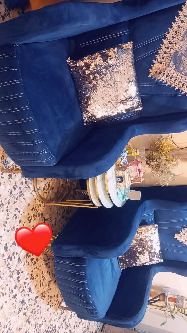تخم لون نيلي كلش حلو وراقي ١٠ مقاعد مكانه 
الدوره سعره ٢٨٠ وبي مجال مابي لا كسر ولا ضرر
نضيف خالي من العيوب اي استفسار ع الرقم مكلفه بالنشر *********** الرقم بي واتساب بغداد, العراق
