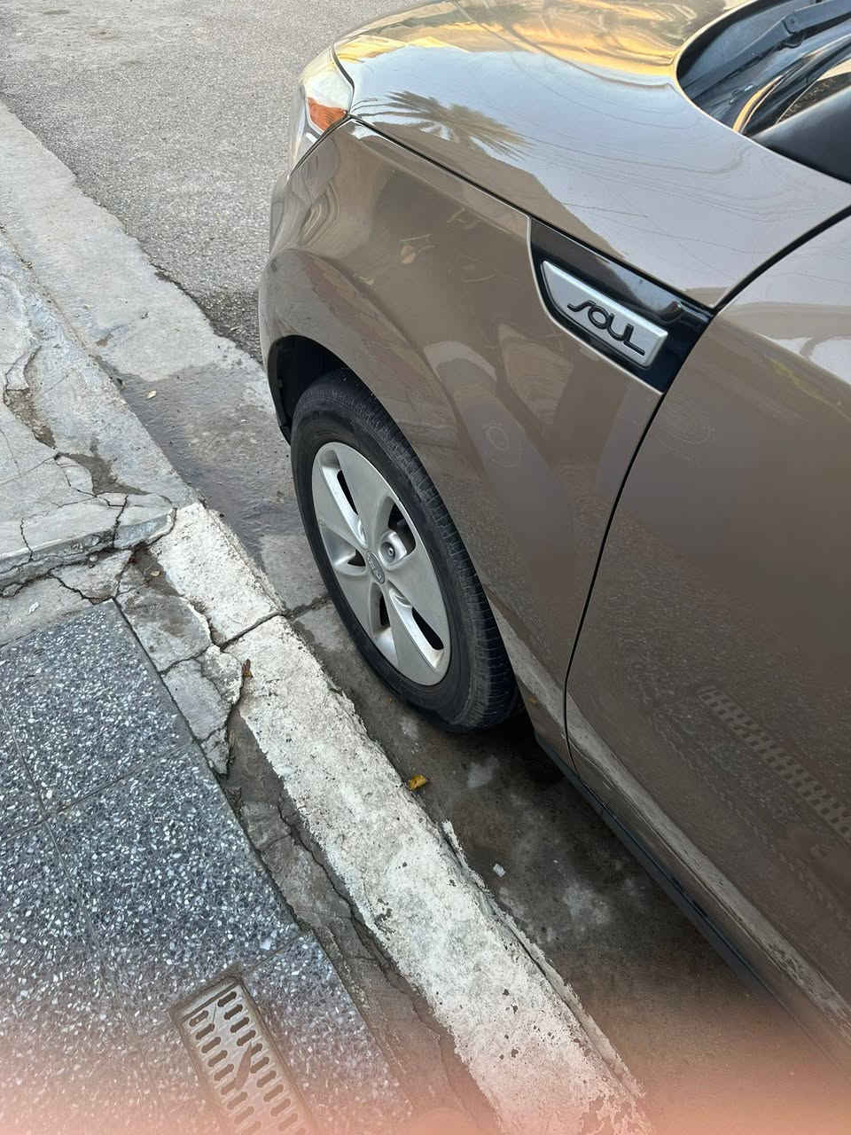 السلام عليكم كيا صول موديل ٢٠١٦ وارد أمريكي ماشية ٣٦ميل حادثها جاملغ وبنيد كلير القماره واكع كما موضح بالصور سيارة لوك جديدة جدا ليبل واحد باسمنا رقم انكليزي السياره قليل استعملها مكينة ١٦٠٠ 
السعر ١١٠ ورقة وليها مجال 
مكان الكرخ واتساب ***********
اني مكلف بالنشر الي يريد ايراس صاحب السياره على الرقم أعلاه وشكراً
