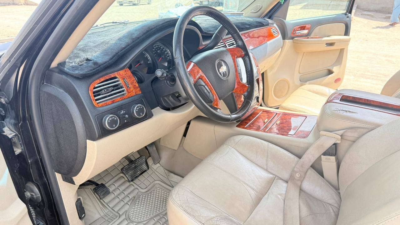 يا الله مكلف بنشر  للبيع او مراوس حسب القناعه تاهو فول مواصفات
تاهو LTZ دخول جديد مكان بصره 
كشنات جلد بيجي 
كشن منفصل 
كشنات تدفئه تبريد 
جنطه شفط 
مكينه 5700
بيه رقم وسنويه الماني 

مكفوله مكينه وكير وحداديه وتبريد  وتخم تاير
مكفوله من الكص وسرقه العشائر 
والانتر بول المكان بصره 
هاتف ***********
