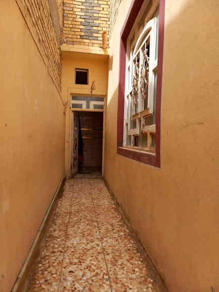 السلام عليكم عندي بيت للبيع طابو صرف مساحة 100 متر غرفة النوم مطبخ وصاله استقبال  حمام داخلي وخارجي تهويه واحده العنوان حي ميلاد حولي عامود رقم 1وره ملعب نجف شارع 30ثاني متوفر يمه مدارس مستوصف ومجاري ومي كهرباء رقم ***********
سعر 80 بي مجال
