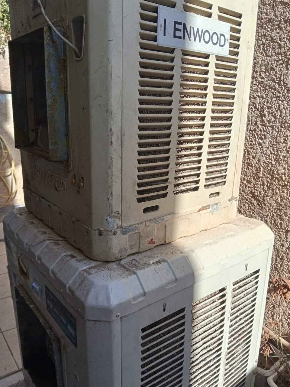 للبيع مبردات عدد 2 شغالات نضيفات جانت متروكات ماطور واتربم شغال كشر نضيف تجي وتشوف بعينك السعر 
الوحدة 50 قفل قفل 
*********** واتساب فقط
