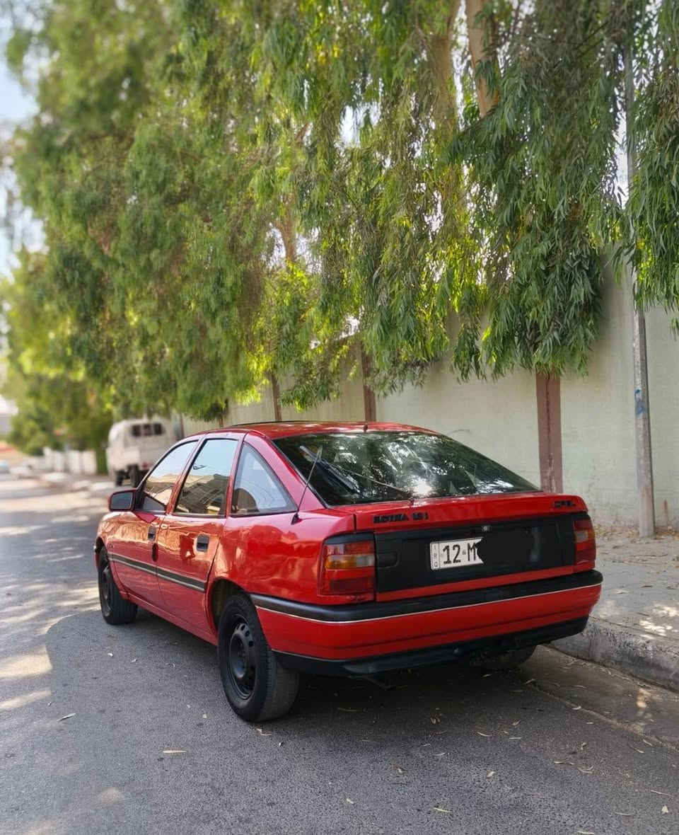 فكترا حجم 18
موديل 1991
كير مكينه شرط
رقم جديد سنويه جديده 
شرط التحويل 
موقع حي الحدباء 
*********** 
سعر35 $
