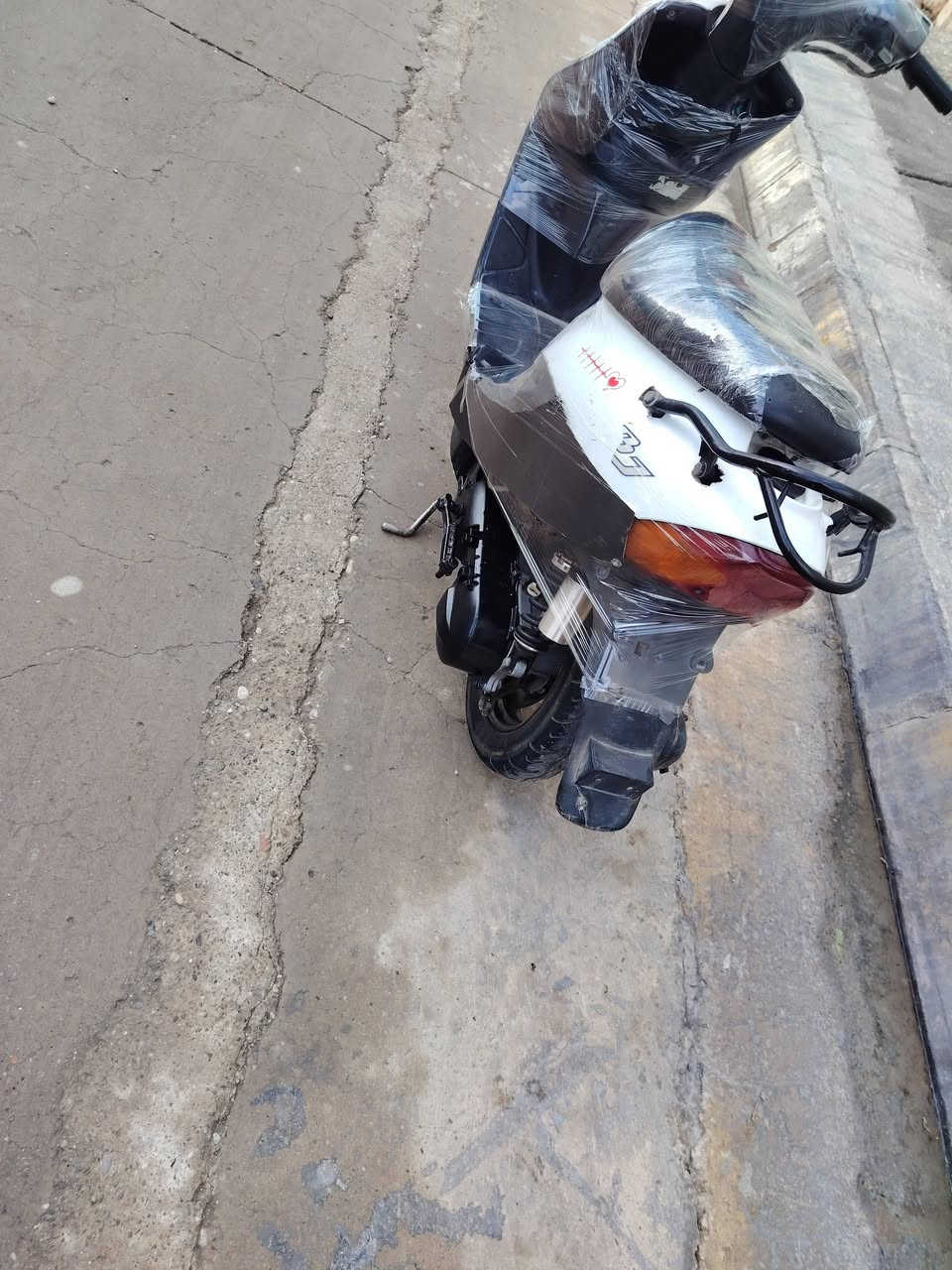 دراجه يمها نحله دراجه شرط كلها عل بلاد ونشاطه فول وكهربايات كلها شغاله دراجه كلش حلو ونضيف ومرتب ماشاءالله سعرها مال بيع ١٣٥ شراي خابروني
رقم تلفون ***********
