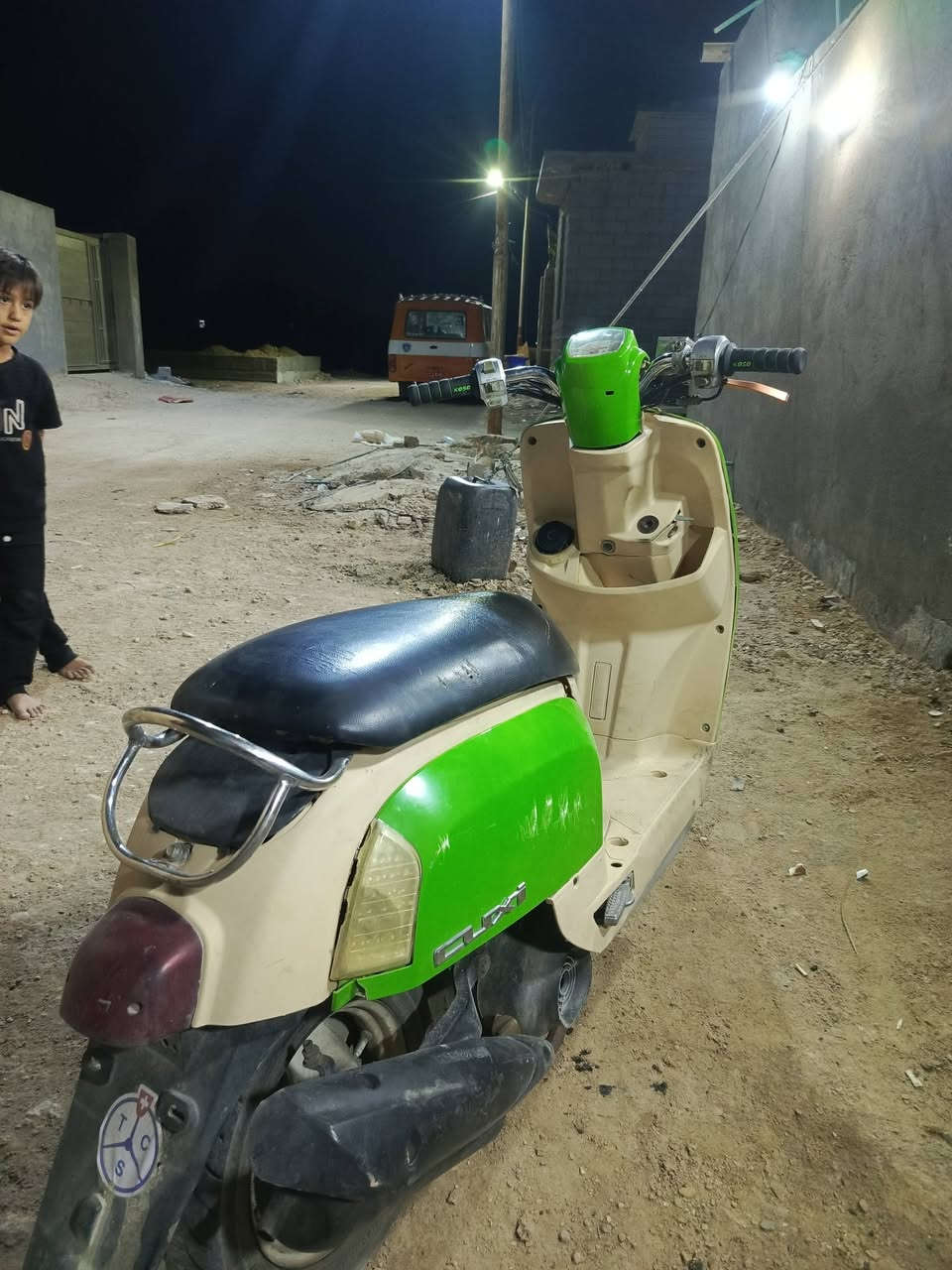 سلام عليكم دراجه للبيع سلف هندر دراجه حلوه كهربائيات شغاله تواير جدد دبلات شغالها السعر 400وبيها مجال محتاج عندي عمليه *********** واتساب فقط ***********
