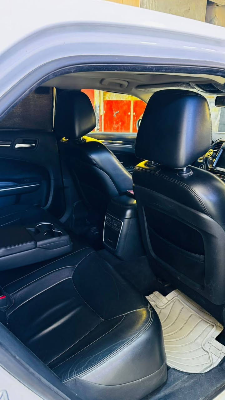 السلام عليكم 
السيارة اوباما كلين كندي موديل 2015 / بيها خشم الجاملغ مال جهة سايق بارد .الباقي كلة مكفول كير مكينة كشر السيارة كدامك وماخليت شي بيها كلشي ع ايدي ونظيفة السيارة ، والسعر ب٢٢٥ وبيها مجال ***********3مكانها الديوانية
