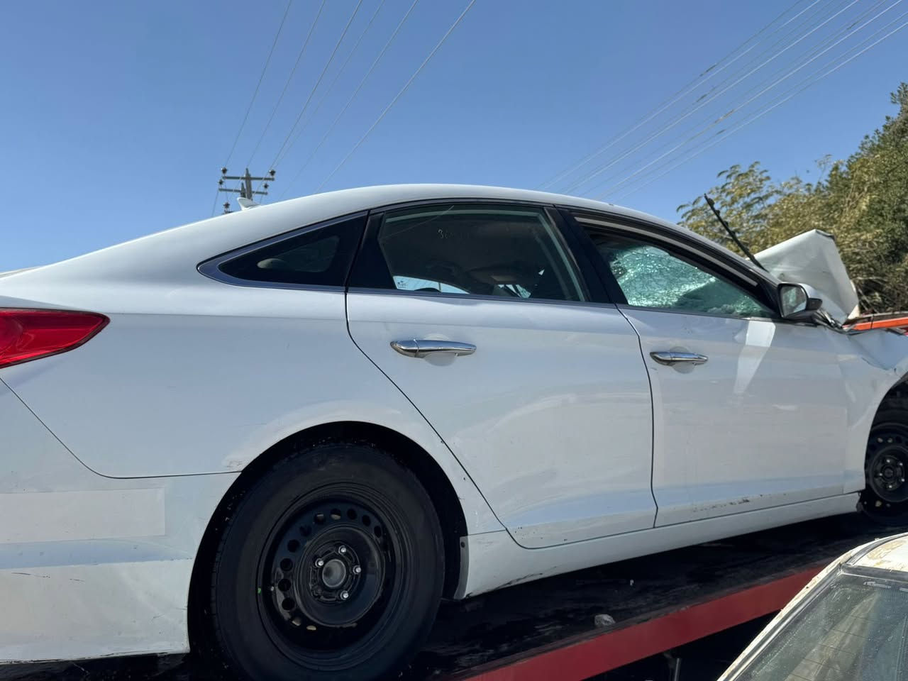 سلام عليكم للبيع سوناتا موديل 15 امريكي رقم بغداد كير مكينه خير من الله شغاله وتمشي وين متريد أبيع ع وضعه السعر 75 وبيه مجال لشراي مكاني بابل مشروع المسيب رقمي ***********
