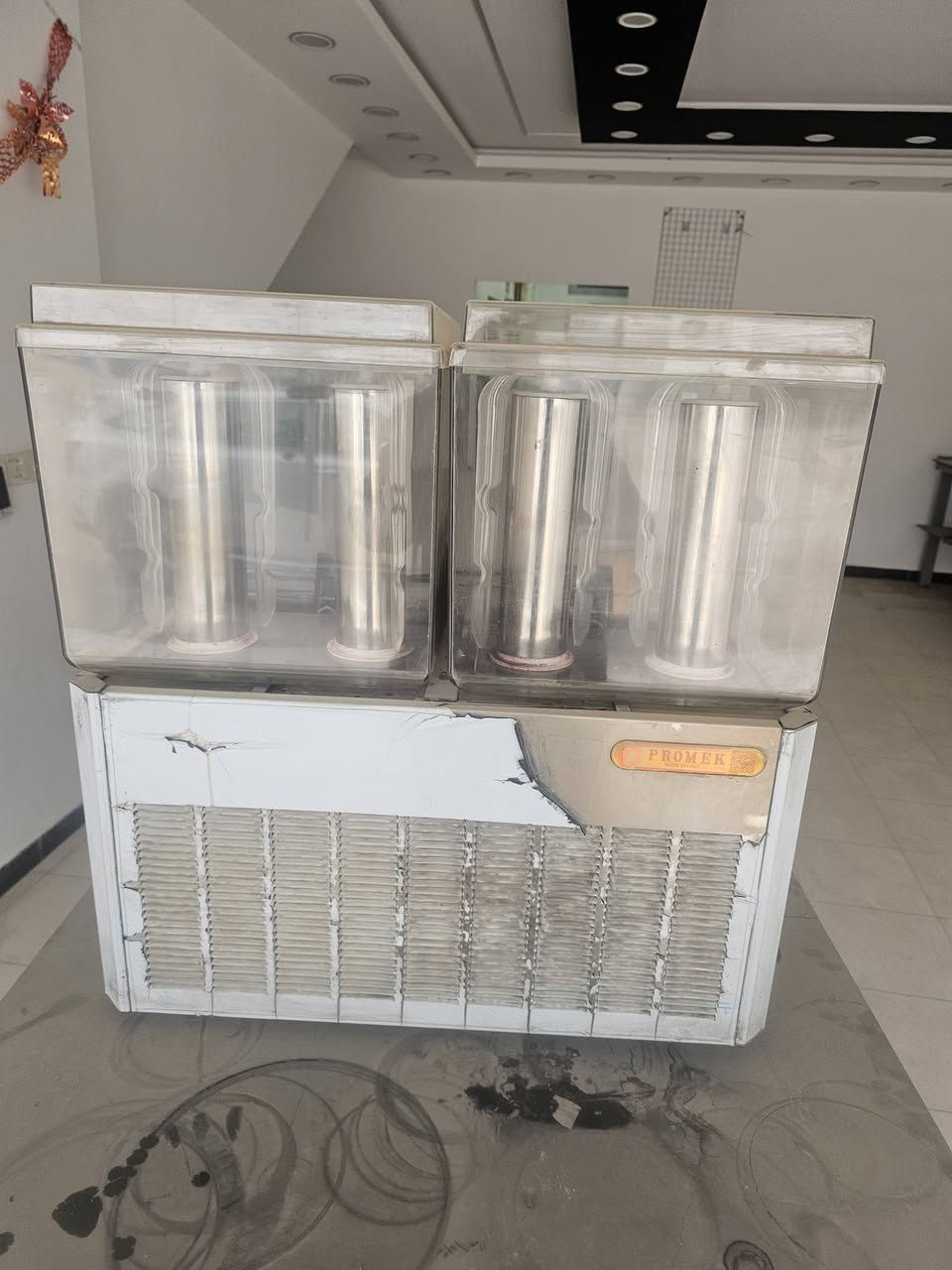 عارضات وجهاز شربت لبيع التصال***********
