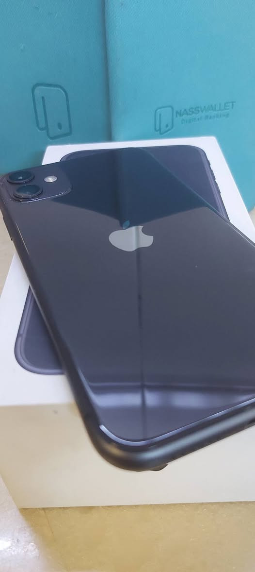 ايفون 11شرق اوسط مكفول من الصيانه والفتح ذاكرة 64 بطارية 81
كامل مع جميع ملحقات كارتونه وشاحن 
السعر 280 الف 
مكاني بغداد
***********
