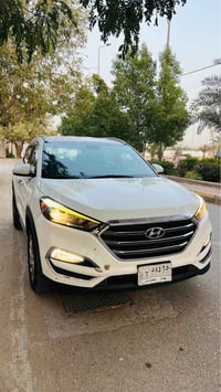 توسان وارد امريكي • بدون حادث • ماشيه 95 الف