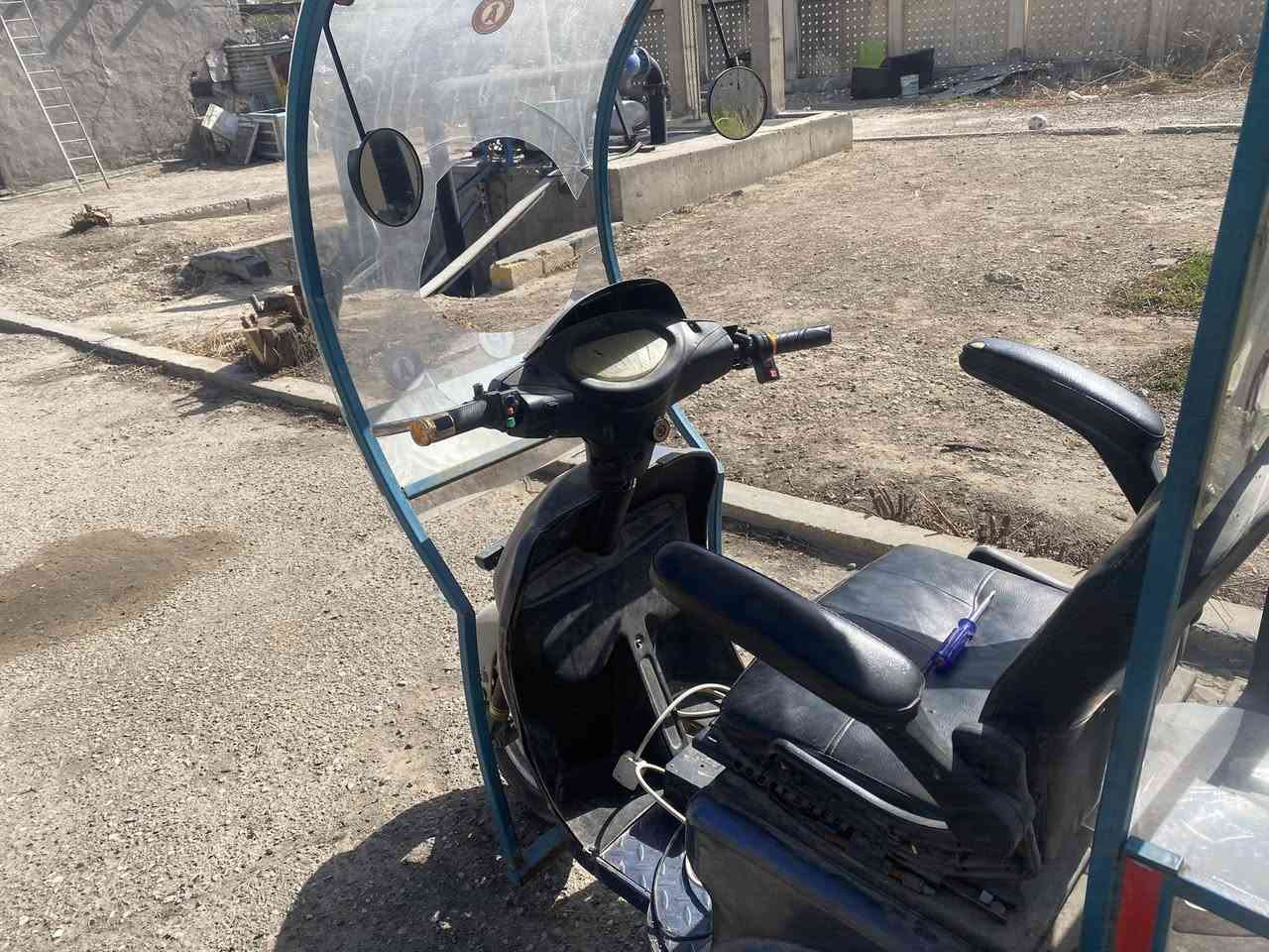 سلام عليكم اخوان دراجة شحن للبيع اخذتهة ب700قبل 6اشهر ابيع ب600دراجة 5بطاريات كاملة شغالة 3سرعات مكاني البياع ***********
