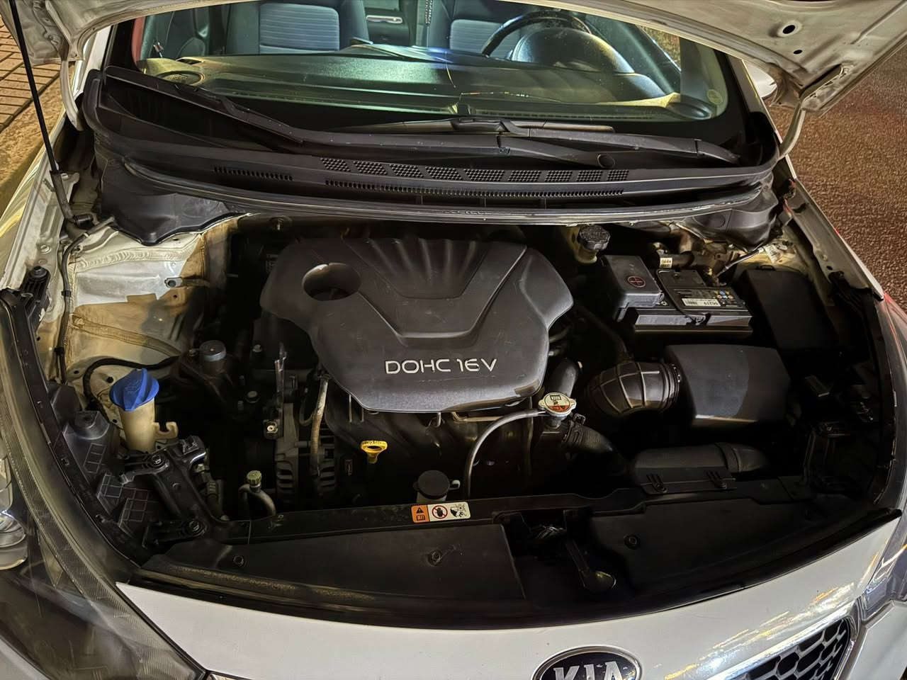 السلام عليكم
للبيع او مراوس بجالنجر 
سيراتو 2014 خليجي ماشيه 160 الف رقم اربيل الجديد بسمي تحويل مباشر او وكاله السياره على ايدي من الوكاله مالك واحد فقط 
مكينه 1.6 كير 6 نمر نظيفات جدا 
شفتات بلستيرن 
لد امامي خلفي 
لايت عدسه 
شاشه اعطال
شاشه كار بلي واندرويد اوتو وكامره دواره ومسجل البلادي موجود شغال 
ثلاثه وضعيات ستيرن ثكيل ولوسط والخفيف 
مثبت سرعه وتحكم ستيرن كامل 
وحساسات امامي خلفي 
واشاير بلمري ومري شفط اوتو 
تبريد قطعتين تبريد ثلج ❄️ وتدفئه شغاله بدون نقص
تخم تاير جديد وبطاريه جديده وصدر نظيف وفيتبم نظيف وعليها ادامه كامله مغلفه كاعيه جلد 
السعر 125 وبيها مجال للطيبين للاستفسار 
***********
