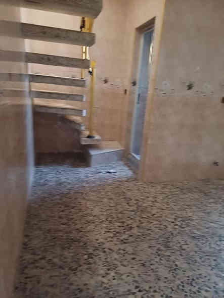 مشتمل 50متر للبيع في منطقه الشعب حي الربيع يحتوي عل غرفتين نوم ومطبخ وخدمات واستقبال الواجهه 5والنزال 10 طابو زراعي سند 25اقرار محكمه للاستفسار الاتصال عل الرقم ***********
