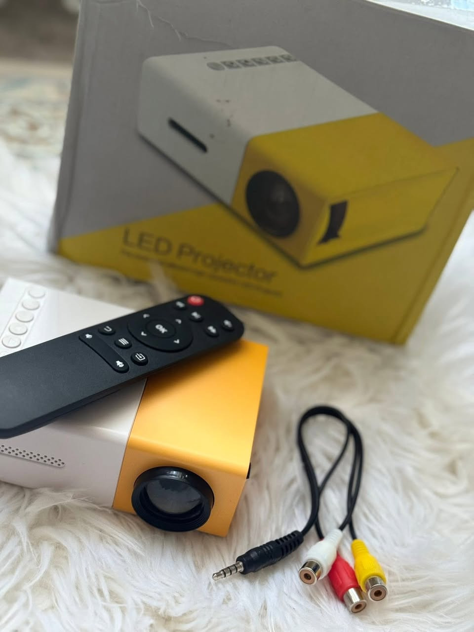 ئەم داتاشۆ ناوازە بۆ فرۆشتن
بەم مینی پڕۆجێکتەرە (Mini LED Projector) دەتوانیت لە هەر شوێنێک بیت سەیری فیلم، زنجیرە و یارییە دڵخوازەکانت بکەیت لەسەر شاشەیەکی گەورە.
✨ تایبەتمەندییەکان:
 📦 قەبارەی بچووک و سووک (بۆ گواستنەوەی ئاسان لە ناوماڵ یان گەشت).

 🔋 کارکردن بە سیستەمی LED کە تەمەنێکی درێژ بە گڵۆپەکە دەبەخشێت.

 🎮 پشتگیری بەستنەوە بە لاپتۆپ، پلەیستەیشن، فلاش، و ئامێری جیاواز دەکات.

 🕹️ هاوڕێ لەگەڵ ڕیمۆت کۆنتڕۆڵ و کێبڵی پێویست بۆ بەستنەوە.

شوێنی HDMI و VGA و USB و MEMORY CARD و AUXی هەیە

تێبینی / موبایلی لێ کۆنێکت ناکرێت

نرخ تەنها : ٢٠ هەزار دینار و گەیاندن بێ بەرامبەر
​📥 بۆ داواکردن و کڕین، نامە بنێرن بۆ وەتسئەپ یان سەردانی دووکان بکەن ، گەیاندنیش بۆ هەموو شارەکان بەردەستە.
تەنها یەک دانە بەردەستە 
ژمارەی تەلەفون + وەتسئەپ:
***********
ناونیشان:هەڵەبجەی شەهید پشت قوتابخانەی بورهان
