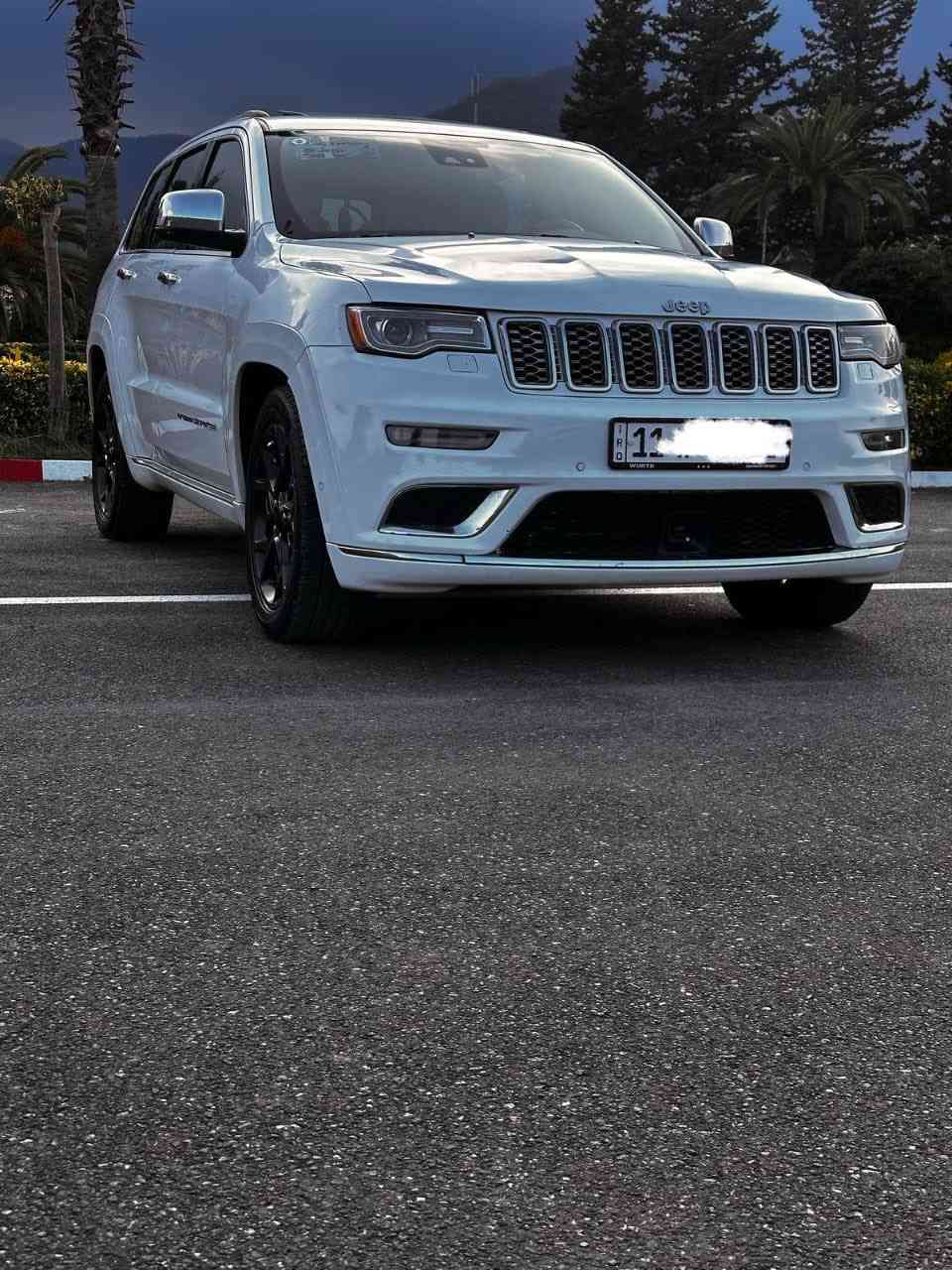 السلام عليكم انسب سعر بل سوك
جيب سومت فول مواصفات محرك 6 سلندر 3600
الموديل  2014 
لون ابيض
رقم بغداد 
وارد امريكي 
حادثها 3 قطع الامامية فقط
جكات 
ماوس تحكم مودات القيادة
سستم سماعات هارمن كاردن harman/kardon
دمام بالجنطه 
-بصمة تشغيل وابواب
-جنطة كهرباء
-حساس امامي خلفي
-رادار امامي
-رادار جانبي
-نقطة عمياء 
-مصابيح LED 
-مصابيح متحركة مع المقود
-تدفئة مقعد السائق والراكب
-تبريد مقعد السائق والراكب
كراسي السائق والراكب كهرباء
-تدفئة المقود
-مقود كهرباء
-المقاعد من الجلد ومختم SUMMIT
-نظام قيادة اقتصادي ورياضي وعادي
-شفتات ستيرن
وبلوجكترات LED.
-شاشة كبيرة 
-15 سماعة  
-نظام الملاحة والخرائط
-نظام تثبيت السرعة (الكروز)
-نظام تحديد المسار
-كاميرا دوارة اصلي
-تدفئة بالمرآة
-مرآة جانبية قلاب عند الرجوع
 -مرآة تعتيم عاكسة للضوء داخلية وجانبية
-اطارات حجم 20 اصلي
-بانوراما ع طول السقف
شاشة ودشبول مبرمجات نضام SRT مع الاوبشنات 
وباقي مواصفات السومت معروفه
السعر مناسب جدا
العنوان بغداد 
الاستفسار 
***********
