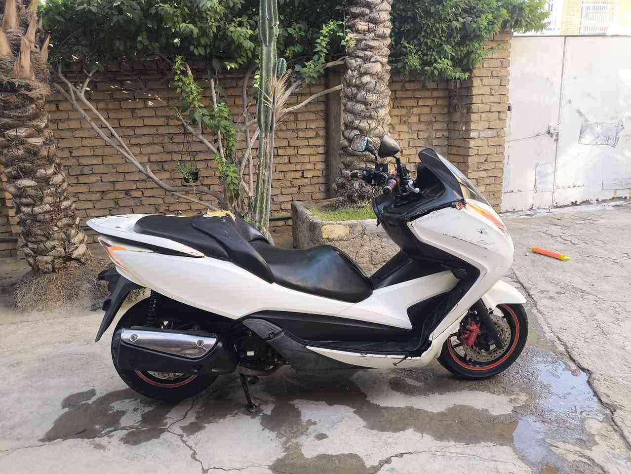 سلام عليكم فورزه 0/12 للبيع بيها طخه بالكفر مثل ماموضح بالصوره دراجه نضيفه كلش وين مايعجبك طلع تراي عارضها مليون وميه بيها مجال بصيط مكاني بابل قضاء القاسم *********** غير متواجد عل فيس
