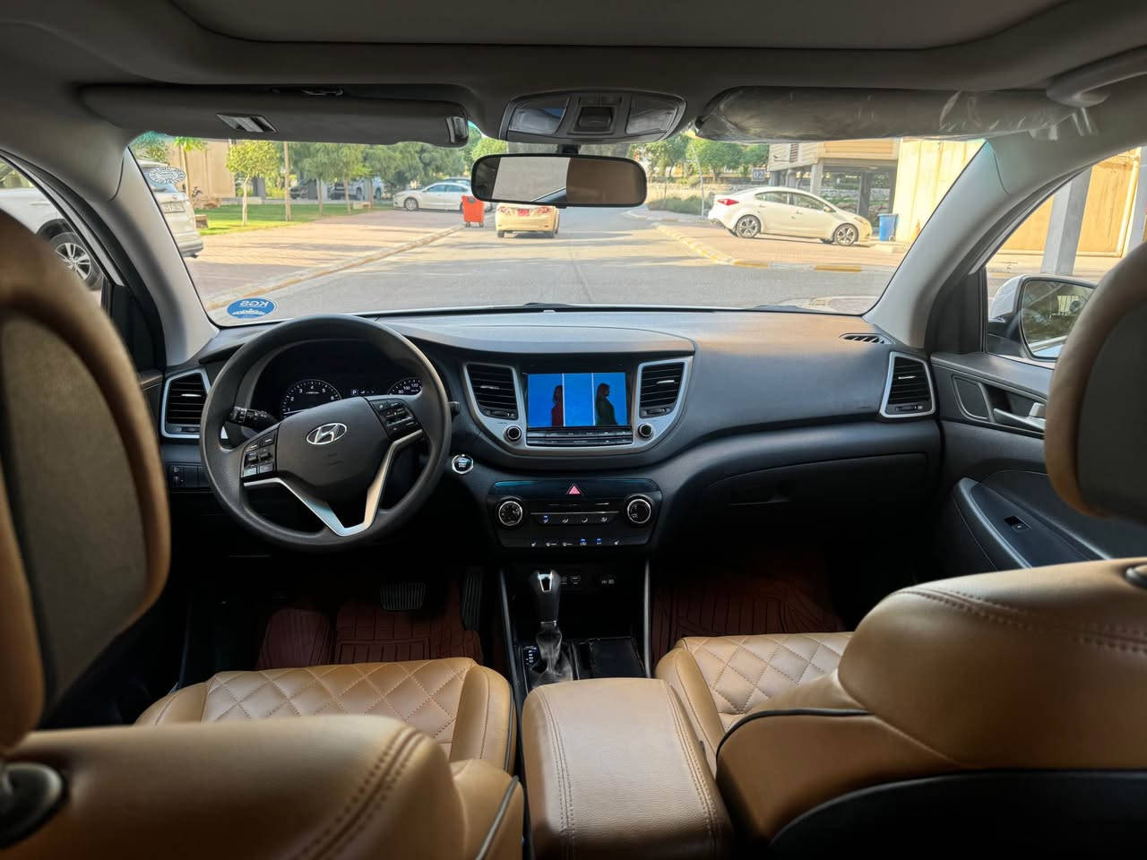 بە ناوی خوای گەورە 
هۆندای تۆکسۆن 2018 فوول لۆک و دانسقە
خلیجی مواسەفات کۆرییە سفری شەریکەیە
تەنها 70  هەزار ڕۆشتووە 
بێ بۆیاخ و بێ سارد و بێ شوخت دەعامی بۆ دەعامی بە شەرت گێڕ و مەکینە و هەموو شتێکی بە شەرت
سەنەوی تا 2029 تازەیە بە ناوی خۆمەوەیە هەزە و ڕەقەمی تازەیە
هەموو گیانی لە سەر دەقی شەریکە ماوەتەوە مواسەفاتی فوولە کوشن جڵد و ناو قەیسی و پانۆڕاما و بەسمە و ئاوێنە ئیشارەت و Abs و حاسەی دواوە و کامێرا و لیدی لایت و لیدی دەعامی و بلاجیکتۆر و کوشن پاقلاوە تەحدید سورعەیە و شاشە گەورە و ئاوێنە شەفت کوشن هیتەر و لایت بەرز و نزم و دوو درگای پێشەوە لە گەڵ سنووق بەسمەیە تەبریدی مەرکەزییە 
سپێری دانەبەزیوە
پێنج ویل کەپ دینارێ مەسرووفی نییە
یەک حەفتەیە تایەم بۆ گۆڕیوە 
شوێن سلێمانی 
*********** السليمانية, العراق
