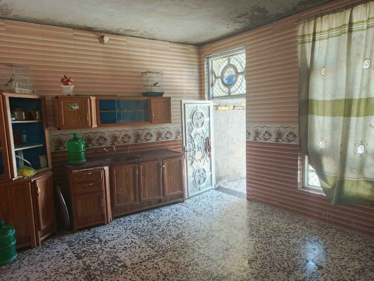 سلام عليكم
بيت جدي حي  الحكيم شارع الوائلية قريب علشارع العام 130متر يبعد بيت خدمات مي كهرباء مجاري شارع صب ثاني بيت عن الركن 6غرف نوم مساحت البيت 220 متر بناء طابوك بناء 2025 حديث سعرة 95وبي مجال بسيط لتصال ***********واتساب متوفر
