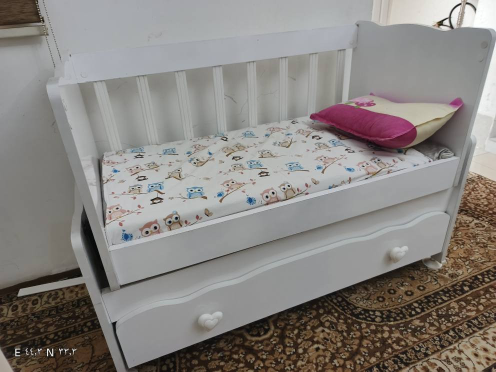 جربايه طفل  وكركوت بنفس الوقت هزاز تجي من صفحه مفتوحه تصير بصف الجربايه السعر ٤٠  الف مع دوشك طفل جدا نضيفه كامله مكاني حي الاعلام *********** بغداد, العراق
