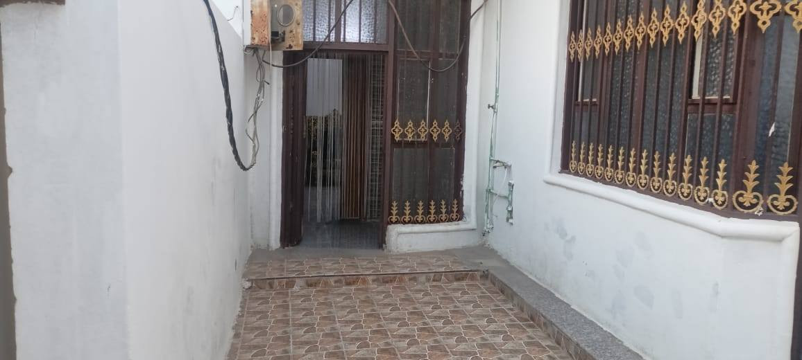 سلام عليكم من رخصت ابو الكروب بيت اللبيع طابو زراعي سند ٢٥ مساحة ٢٠٠م كونكريت مسلح يتكون من غرفتين نوم وصالة واستقبال ومطبخ وصحيات داخلية وخارجية العنوان طريق السنية الاتصال على الرقم ***********
