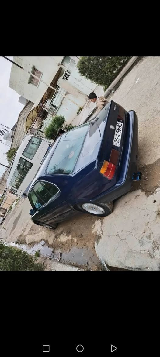 سلام عليكم للبيع بي ام 520 بلاد سياره نضيفه ومرتبه مكينه بي بخار  كير شرط سعر 30 سنويه بسمي مجدد لل 2030 رقم انكليزي رقمي *********** كركوك, العراق
