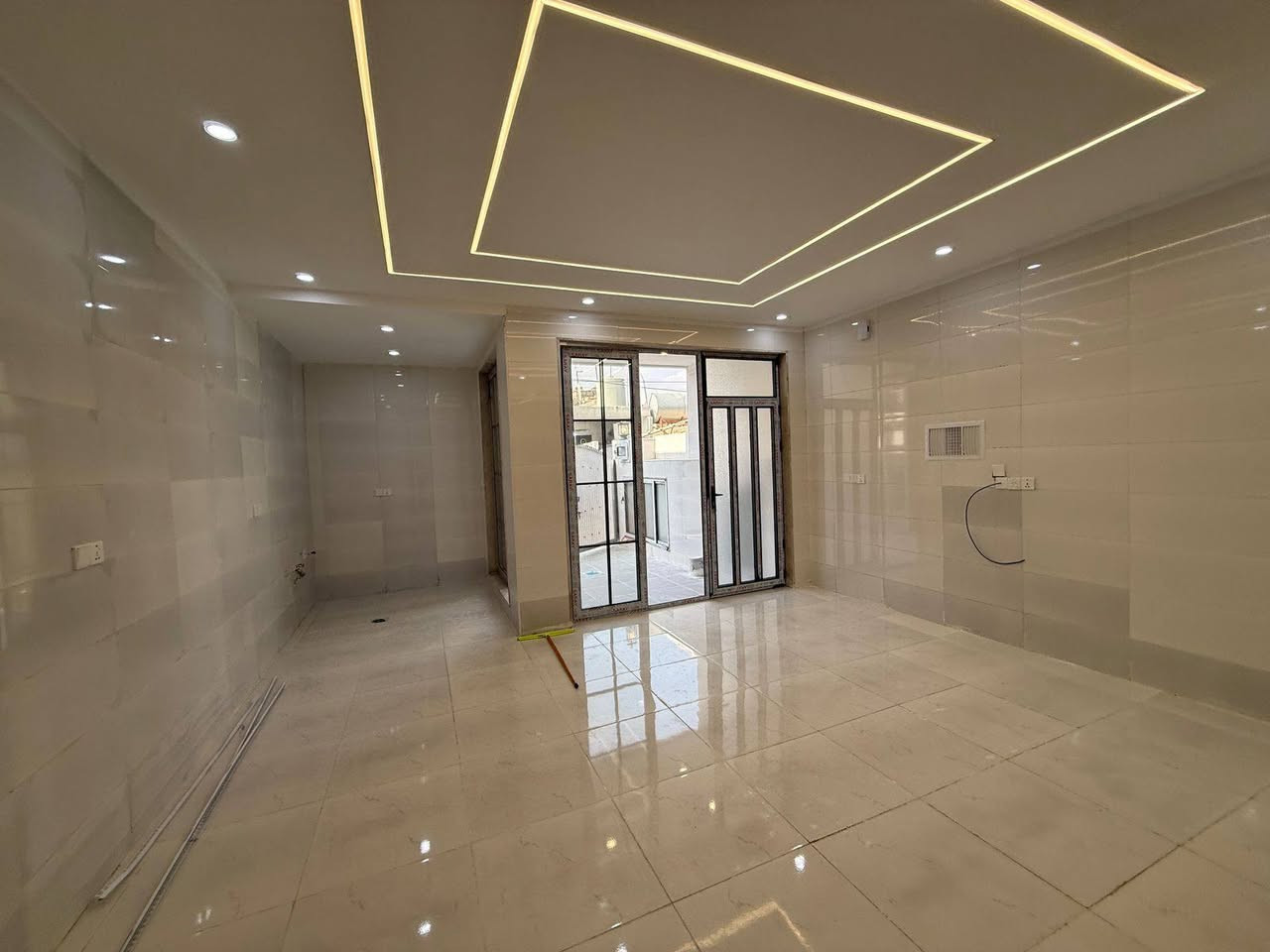 منزل للبيع 
في منطقة باداوة المساحة 113متر
يتكون من مطبخ حار +وبارد+ صالة+
غرف نوم 3 + مجموعة الصحيات 
السعر 6دفاتر و80 ورقة وبي مجال
الاستفسار اكثر للتواصل
***********☎
***********☎
