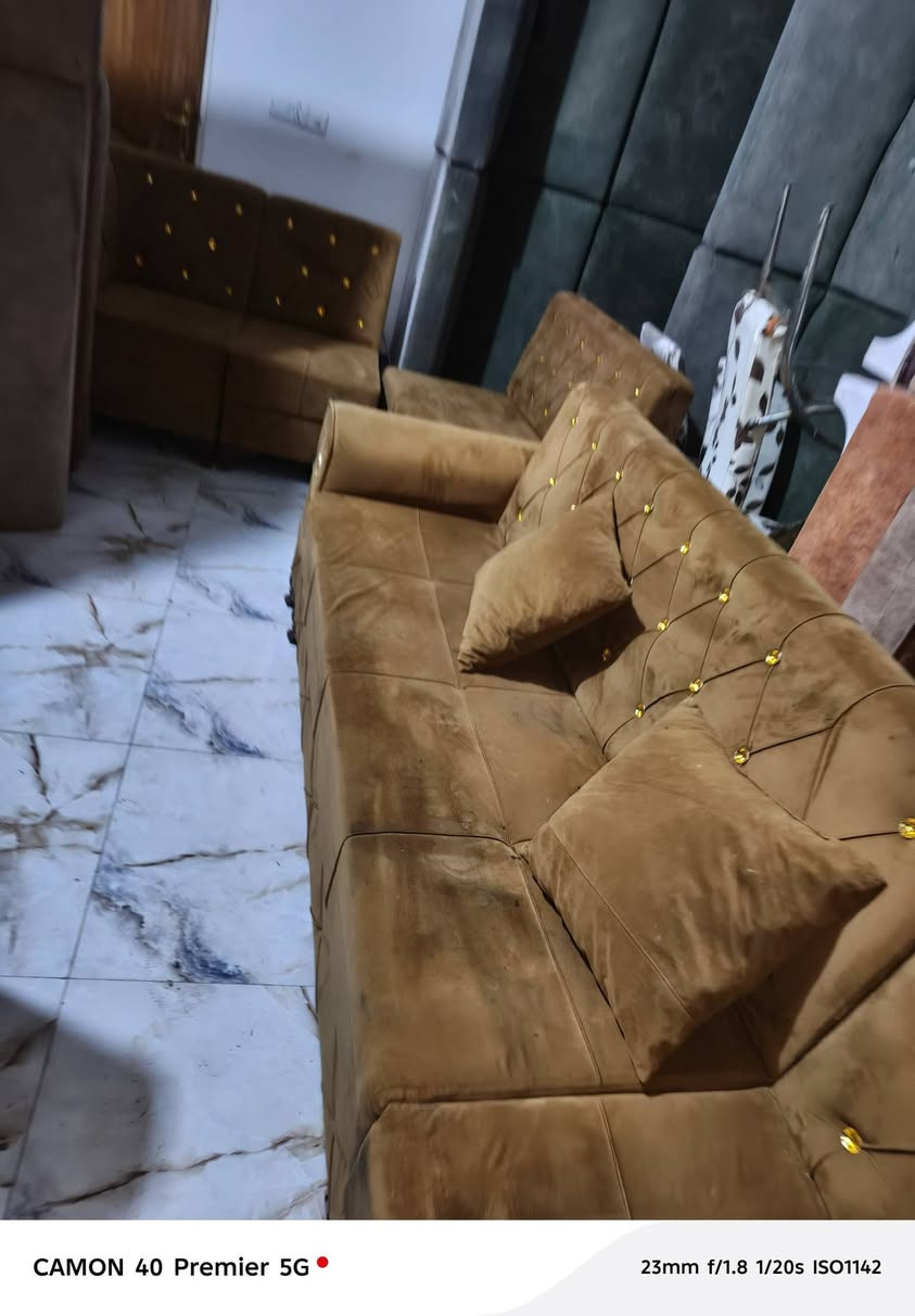 السلام عليكم ديون 10 مقاعد بعده جديد كلش نظيف للبيع للاستفسار والتواصل
*********** واتساب العنوان كاطون الرازي شارع ابو رباح في معرض ومزاد وعد
