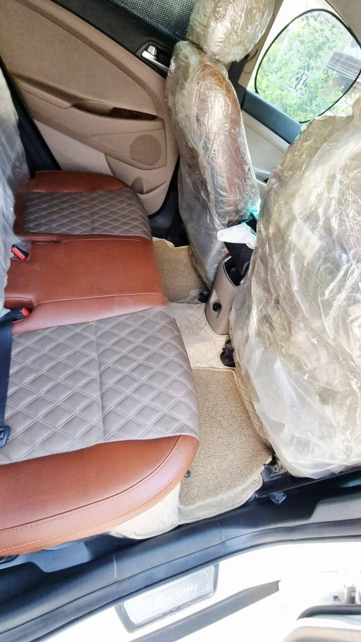 السلام عليكم اخوان
---------------

 -  للبيع هونداي توكسان خليجي كفاله من صبغ وضربه 

موديل 2020 لون ابيض ثلجي

 -  رقم بغداد مشروع وطني  تحويل مباشر

 - فول مواصفات 1/1
سياره جديده ونظيفه استخدام بسيط

 -  عدا رصعه صغيره قرب الباب الخلفي 

وتكحيل كارت  صغير جدآ وخفيف
 في الدعاميه الخلفية 

 - ماشيه   48 K
 قابله للزياده 

المواصفات
----------
- شباك لكزز

. الايت 5 عدسات زنون بلادي

.  لد  نهاري  ليلي 

.  دبل كشاف

.  بصمه

. فتحه سقف بانوراما

. يدات نيكل بلاد

. حساسات خلفيه

 . كامرات عدد 2
   أماميه  وخلفيه

.  قطعتين تبريد 

. الدواخل صاج و عسلي

. كشنات قرميدي  بقلاوة

.  شاشه كبيره 

 . سايد بريك بالرجل / كوري

.  شحن لاسلكي 

 .  تبريد  بالجكمجه

.  أشاير بالمري 
 
.  المقاعد الأماميه
 كهرباء

.  دبل ايرباك

.  مكينه 2000 دوش
   الاقتصادي

السعر 215 
وبيها مجال بسيط للطيبين

مكاني في البصرة

للأستفسار : ***********
