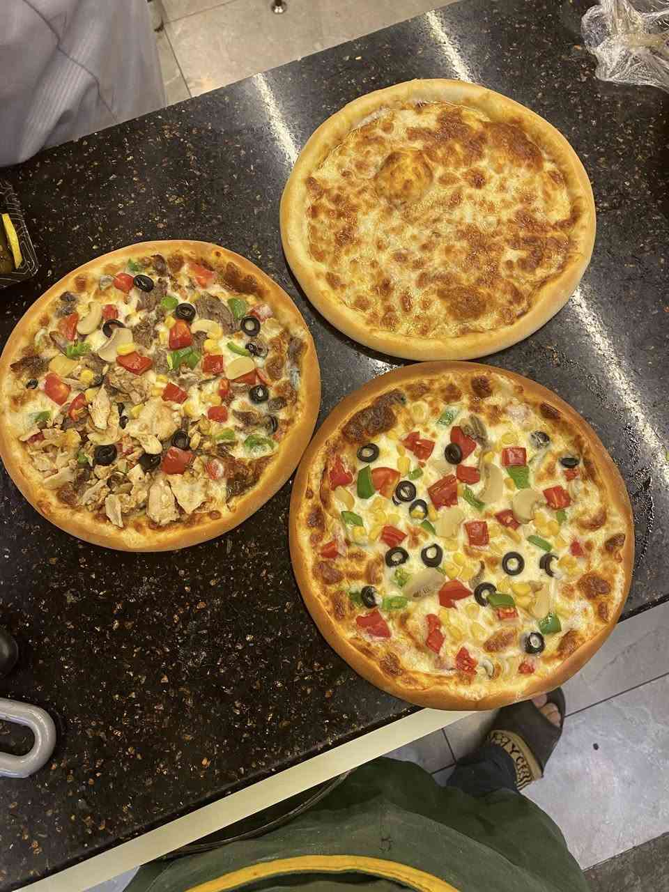 السلام عليكم ورحمة الله وبركاته
خلفة مال بيتزا وصاج ايطالي ولغم ولحم بعجين ومناقيش درجة اولي شغل سياحي اشتغل عالتست 
انا مو عراقي 
اللي محتاج خلفة زين يخابرني واليومية مو اقل من 40  حسب الاتفاق بدون زعل كل خلفه يعرف قيمة شغله 
ياريت يكون سكن زين 
ورحمة الله والديكم
***********
