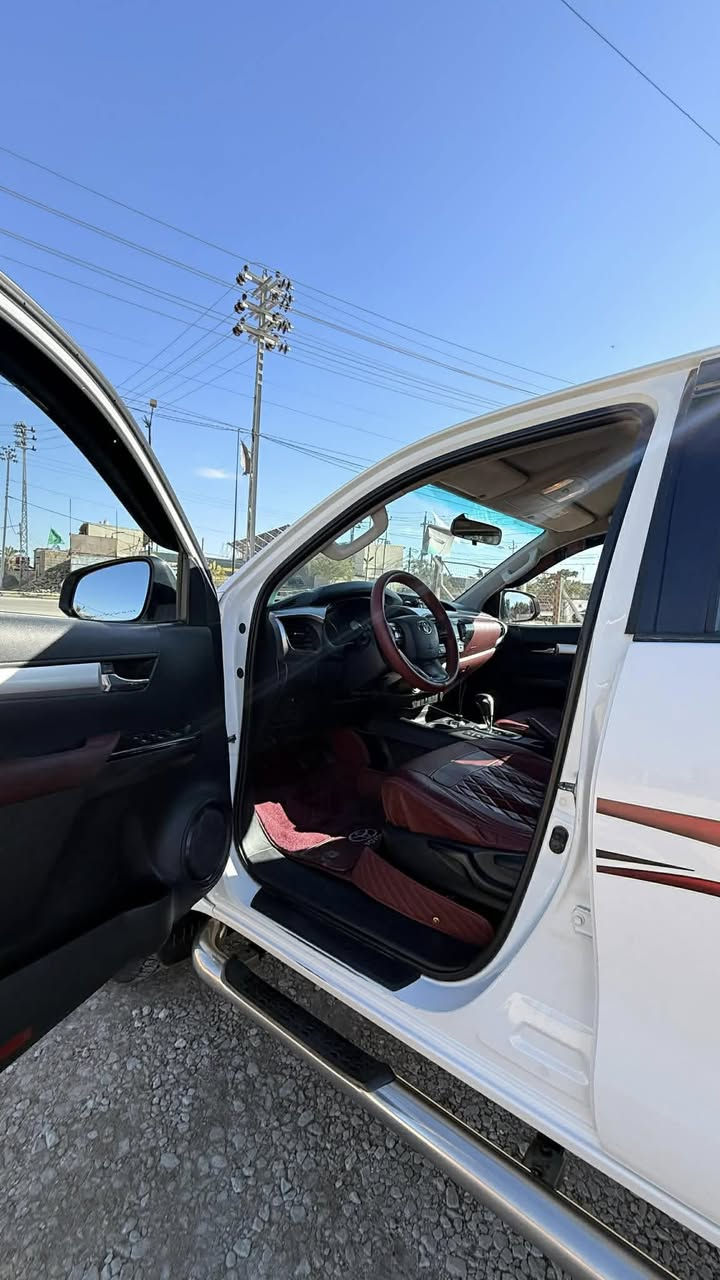 سلام عليكم تيوتا 2017 فور ويل سياره جديده بيها بارد بسيط بالباب العبري و جاملغ امامي مبدل بدون ضربه سعوديه ام الدعاء فول مواصفات بصمه رقم واسط سياره حلوه وجديده تخم تاير جديد سعر 233وبيها مجال قليل 
 ***********
