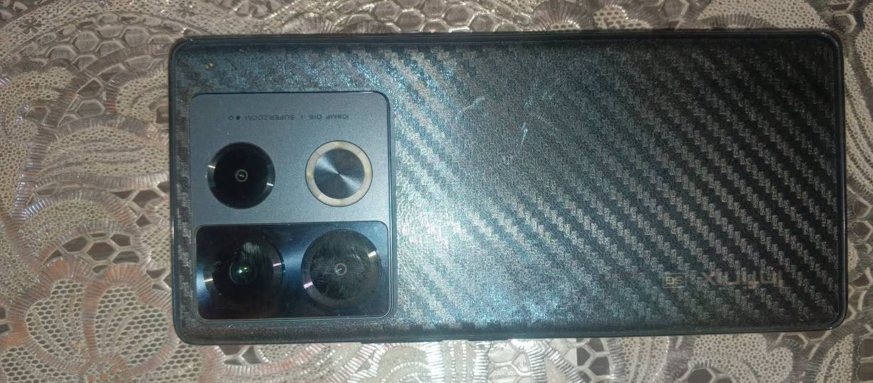 موبايل للبيع مواصفات داخل الصورة حيل نضيف بس بي فطر خفيف باللمس مايبين السعر ١٨٠ وبي مجال قليل ***********.         ***********
