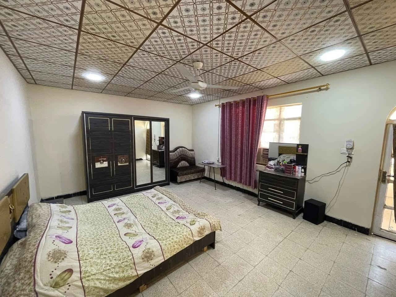 ⚜️مكتب البلديات للعقار⚜️
للبيع للبيع
دار سكني سند طابو في حي الحدباء قرب سايدين المضخة
المساحة ٢٤٠م واجهة ١٢م طابقين ، اتجاه شروق تام
ط١ غرفتين نوم وهول واستقبال ومطبخ مخزن وصحيات وكراج
ط٢  اربعة غرف نوم وهول وصحيات وبيتونة 
للإستفسار  الإتصال☎️ *********** ☎️ ***********
عنوان المكتب / الموصل حي المشراق فرع مطعم طماطة2
