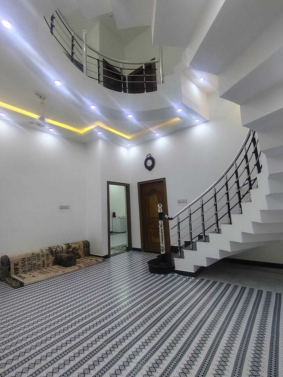 للبيع بيت مساحة ٧٠٠ م
*********** 
📍الموقع /ابو الخصيب/العوجه /شارع شيخ إبراهيم يبعد ٢٠٠م عن مستشفى الصيني و١٠٠ م عن سايدين العوجه
مجاور مدرسه شيخ إبراهيم 
على الشارع العام

📍مساحة الارض ٧٠٠ م²
📍مساحة البناء كل دار ٢٠٠ متر طابقين واحد معزول عن الثاني
وباقي المساحه حديقة امام البيت

_يحتوي كل دار 

📍غرف نوم 4
📍ديوانية 1
📍صالة  2 وحدة فوك و حدة جوة 
📍حمام و تواليت3 واحد فوك و ثنين جوة 
📍مطبخ 2 واحد فوك و واحد جوة  
📍يحتوي ع كراجين  سيارات يتسع ٤ سيارات 
📍📍📍📍📍📍📍
البت في شارع عام 
📍 كهرباء و أنارة  واصلة لباب لبيت 
الشارع بي مجاري لمياه الامطار 
📍طابو زراعي 
الارض سهم بلطابو 
اصولي 100%
📍السعر  ٤٥٠ مليون قابل للتفاوض 
📍📍📍📍📍📍📍
اي ستفسار
***********
