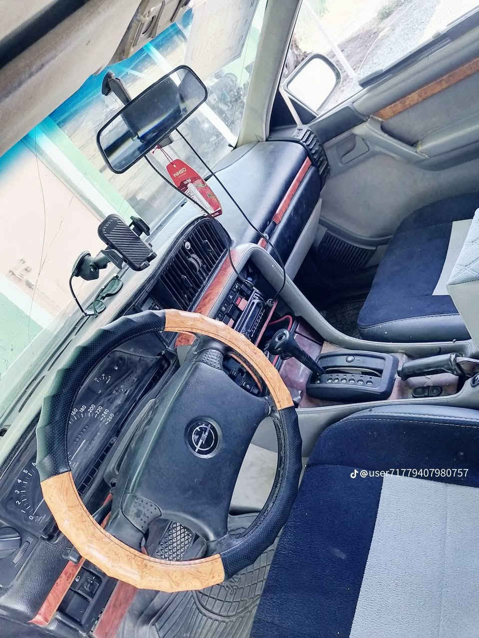 السلام عليكم للبيع فقط اوبل سيناتور محرك وكير ملكه بل جيس تبريد+تدفئه صدر خلفي امامي جديد تخم تاير موديل 92سنويه لل 2029مشروع وطني بسمي سلايت جاهزه من جميع شي كفاله عامه ترايك البصره شرط 200 السعر المطلوب 35وبيها مجال جدآ قليل هاتف ***********
