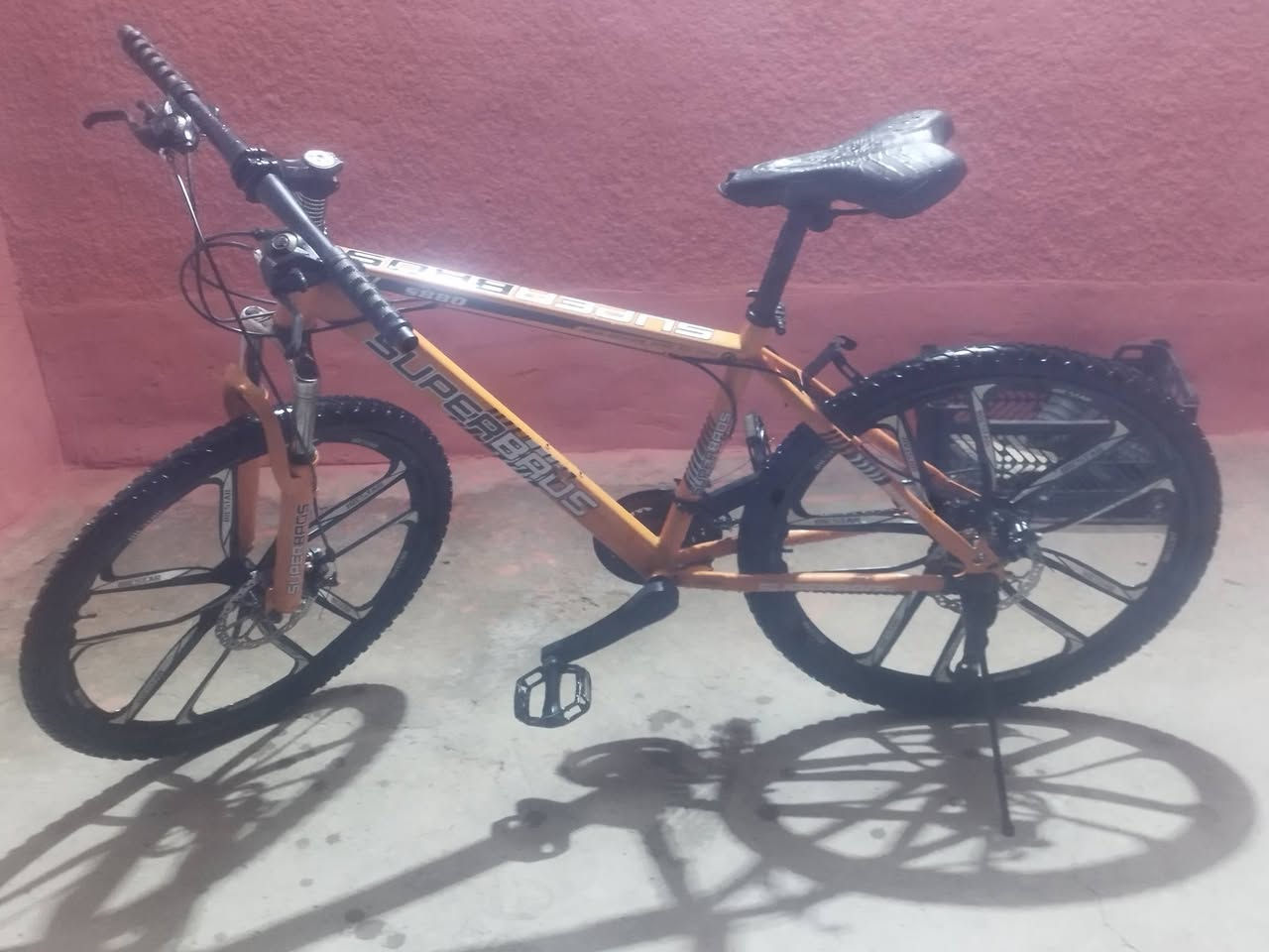 بايسكل لل بيع نظيف وكامل السعر خاص


**إذا كنت صاحب هذا الإعلان وتريد حذفه لأي سبب، رجاءا أرسل رسالة إلى الدعم الفني**