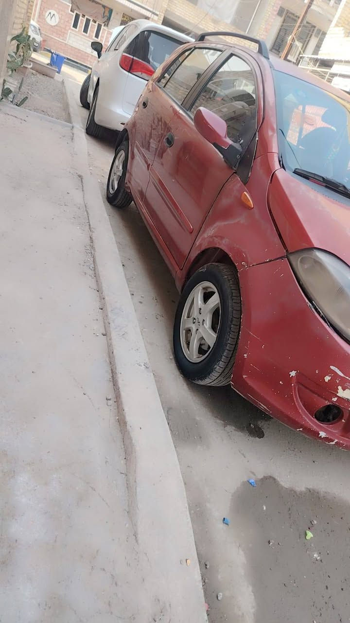 السلام عليكم 
شيري اي وان موديل 2012
السيارة المحرك والكير وتبريد شغالات 
السيارة بيها جاملغ عكس السايق معمر عل بارد بدون صبغ 
وكشر يرادله ترتيب وره كل هاذه تجي وشوف بعينك 
السعر 33$ وبيها مجال *********** اني مكلف بنشر 
السيارة موجوده بشعب
