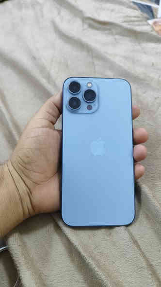 السلام عليكم ورحمة الله وبركاته 
ايفون 13 برو ماكس امريكي مستخدم مبدل شاشة اصلية فقط 
ذاكرة 256 
بطارية 92 
الجهاز نضيف ومابي شخط واحد 
صار 20 يوم من اخذته من شركة بايلوت والوصل موجود بلصور كدامكم 
السعر 650 قفل قفل للاستفسار راسلني عل واتساب هذا رقمي *********** مكاني كربلاء
