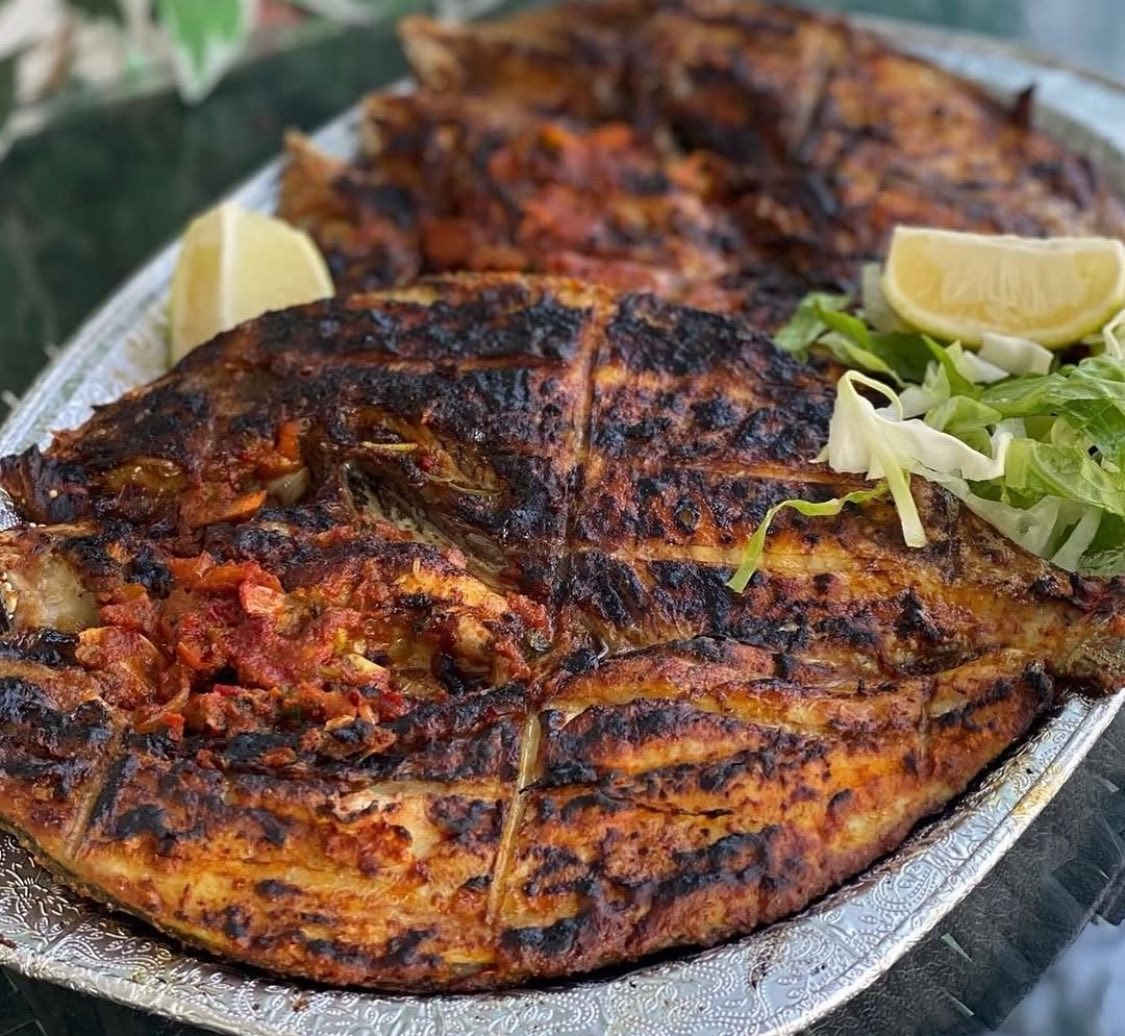 عروووووض ❓❓❓❓
عندك عمـال ومحتار.. وصلـت 😍
ويه ‎#بيت_المندي لتحتار😍
تعبان من الشغل وتريد تاكل أكل يرد الروح؟ 🥰 تعال يمنا، لا تشيل هم لا طباخ ولا غدا… كلشي حاضر
صـينية تمن وقيمة نجفيه وسط ً7.000/ الدبل 10.000
 نفر تمـن وقيمة 3.000
كـيلو قيمة 7.000
كـيلو تمن 4.000
صينيـة دليمية دبل تكفي 6الى 7 اشخاص ب10.000
صينيـة دليمية وسط تكفي 4 الى 5 اشخاص 7.000

السـمك سوينالكم عروض حلوة عليه 
سعر الكـيلو ونص 14.000 بدل 16
سعر الكـيلوين 17.000 بدل 20
وموجود وزن اكثـر وطعم خياليي🔥
التوصيل الف داخل المسيب
للاتصال على الرقم التالي 
🔴 *********** 🔴 للأتصال
🛑 *********** 🛑 واتساب
